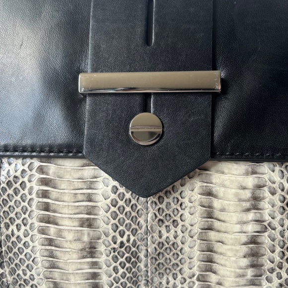 MILLY Mercer Snakeskin Black Leather Shoulder Chain Envelope Clutch - Picture 3 of 11